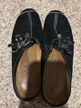 Natural Soul Black Suede Slip-On Loafers with Bow